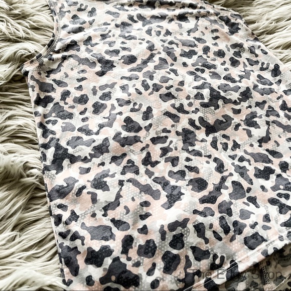 Old Navy | Active Stripe-Mesh Tie-Back Tank - Picture 2 of 6